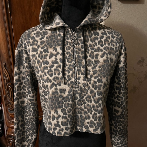 AMP| Tops | Cheetah Print Cropped
Hoodie - Picture 3 of 4